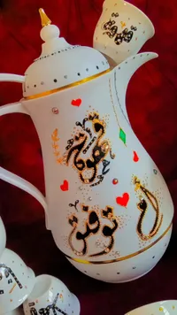 إبريق قهوة عربية مزخرف بالذهب والأحجار الكريمة