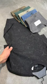 تيشيرت رجالي بنقشة رخامية - بالنسياغا (Balenciaga)