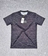 تيشيرت رياضي رجالي بنقشة هندسية - أندر أرمر (Under Armour)