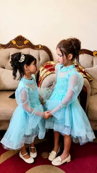 فستان سهرة للأطفال بتصميم ملكي
