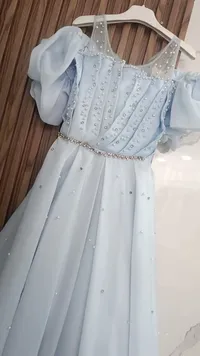 فستان سهرة بناتي مزين باللؤلؤ