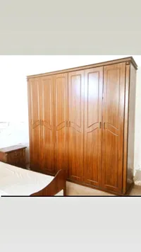 خزانة ملابس خشبية