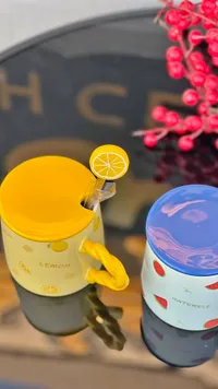كوب بتصميم ليمون مع غطاء وملعقة (Lemon)