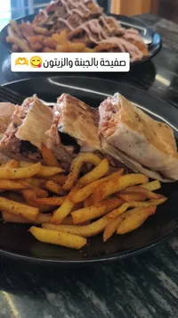 وجبة شاورما بالجبنة والزيتون
