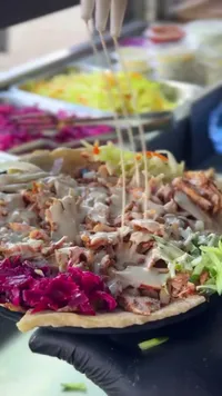 وجبة شاورما دجاج مع الطحينة