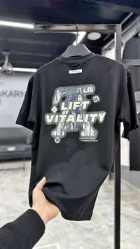 تيشيرت رجالي أسود بطبعة ليفت فيتاليتي (Lift Vitality)