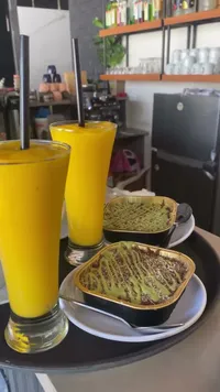 عصير مانجو طبيعي طازج