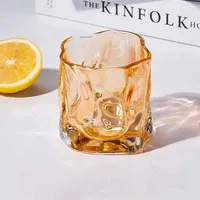 كوب زجاجي بتصميم مموج (غير محدد العلامة التجارية)