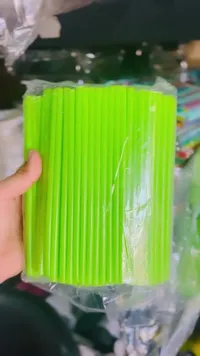 مصاصات شرب بلاستيكية ملونة