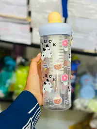 زجاجة مياه بتصميم لطيف