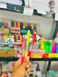 أقلام حبر جاف ملونة (Pens)