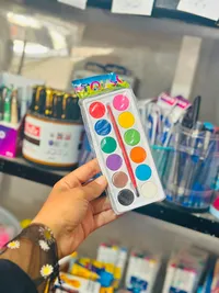ألوان مائية مع فرشاة