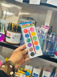 ألوان مائية مع فرشاة