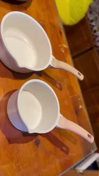 قدر طهي بمقبض خشبي