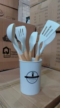 طقم أدوات مطبخ سيليكون مع حامل