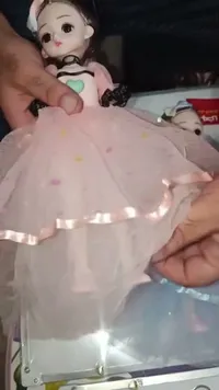 دمية أميرة بفستان وردي
