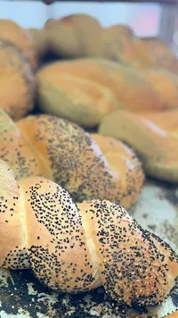 خبز بالسمسم