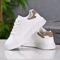 حذاء رياضي كاجوال أبيض (Casual Sneakers)