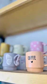 مج سيراميك بتصميم القهوة