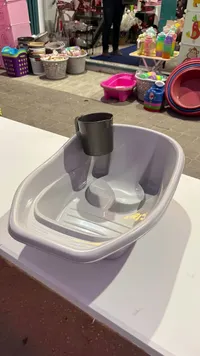 حوض استحمام للأطفال مع كوب