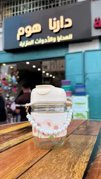 كوب زجاجي مزين باللؤلؤ
