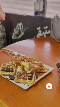 وافل بالشوكولاتة والمكسرات