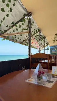 جلسة خارجية مطلة على البحر