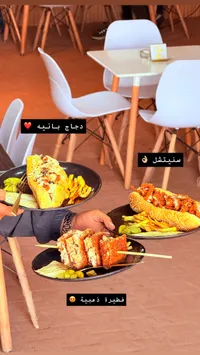 وجبات دجاج بانيه وسنيتشل وفطيرة ذهبية