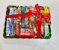 صينية هدايا شوكولاتة وحلويات مشكلة - متجر ق
