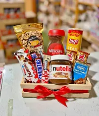 باقة هدايا شوكولاتة ومكسرات (Gift Basket)