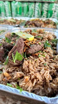 وجبة مشاوي لحم مع أرز