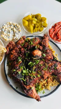 دجاج وأرز — طبق دجاج مشوي مع أرز