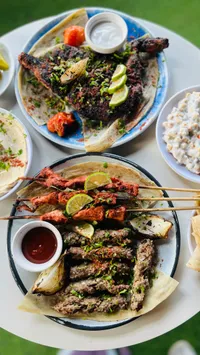 وجبة مشاوي مشكلة - دجاج وكباب