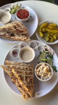 وجبة شاورما مشوية - وجبات مطعم محلي