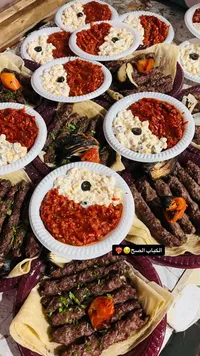 وجبة كباب مشوي مع المقبلات - الكباب الصح