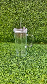 كوب زجاجي مربع مع غطاء وقشة