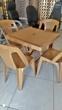 طقم طاولة وكراسي بلاستيك