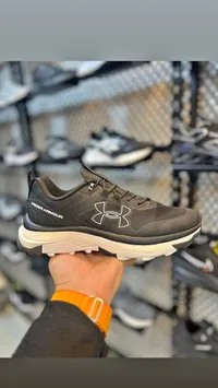 حذاء رياضي شبابي - أندر أرمر (Under Armour)
