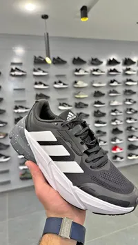 حذاء رياضي - أديداس (Adidas)