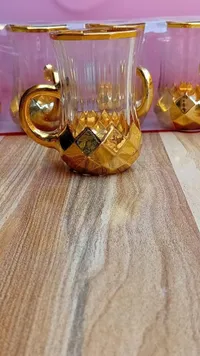 طقم كاسات شاي زجاجية مزخرفة بالذهبي