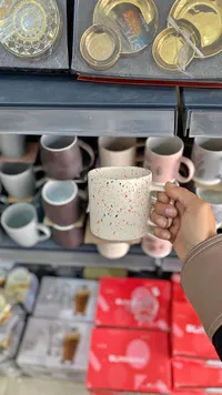مج سيراميك بنقشة مرقطة