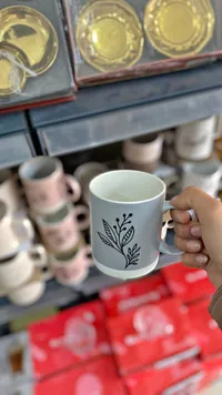مج سيراميك بنقشة نباتية