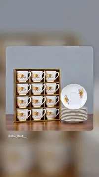 طقم أكواب وصحون بتصميم قلب ذهبي