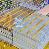 ألواح ديكور حائطية بتصميم رخامي مع خطوط ذهبية