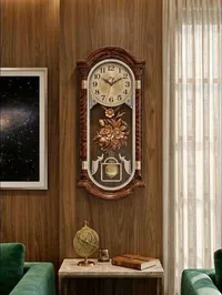 ساعة حائط خشبية كلاسيكية بتصميم الزهور