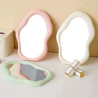 مرآة طاولة بتصميم عصري غير منتظم