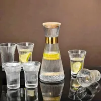 طقم إبريق و أكواب زجاجية بنقوش عمودية