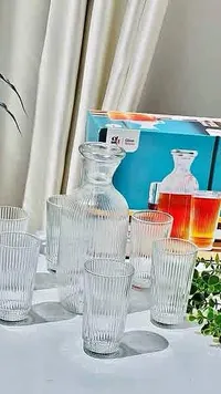 طقم دورق وكاسات زجاجية مخططة