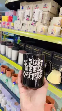 مقات سيراميك أسود بعبارة I Just Need Coffee - سوق غزة