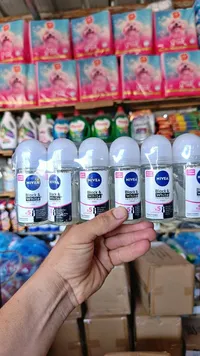 مزيل عرق رول أون بلاك آند وايت - نيفيا (Nivea)